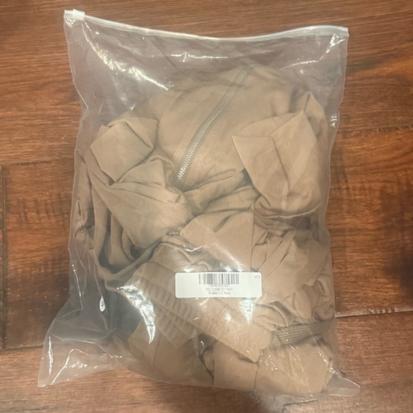 NWT TEMU 2 PC. MATCHING LOUNGEWEAR SET, SIZE SMALL, TAN - Picture 8 of 12